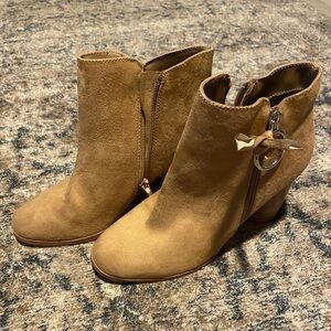 Forever 21 tan suede tassel booties size 6